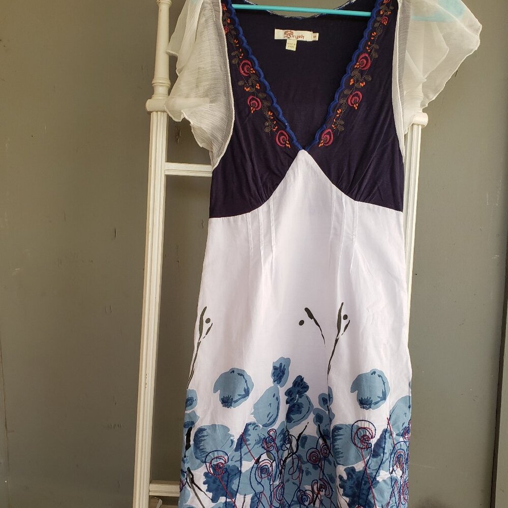 EUC AXYEH gorgeous well-made white / blue floral lined (S)